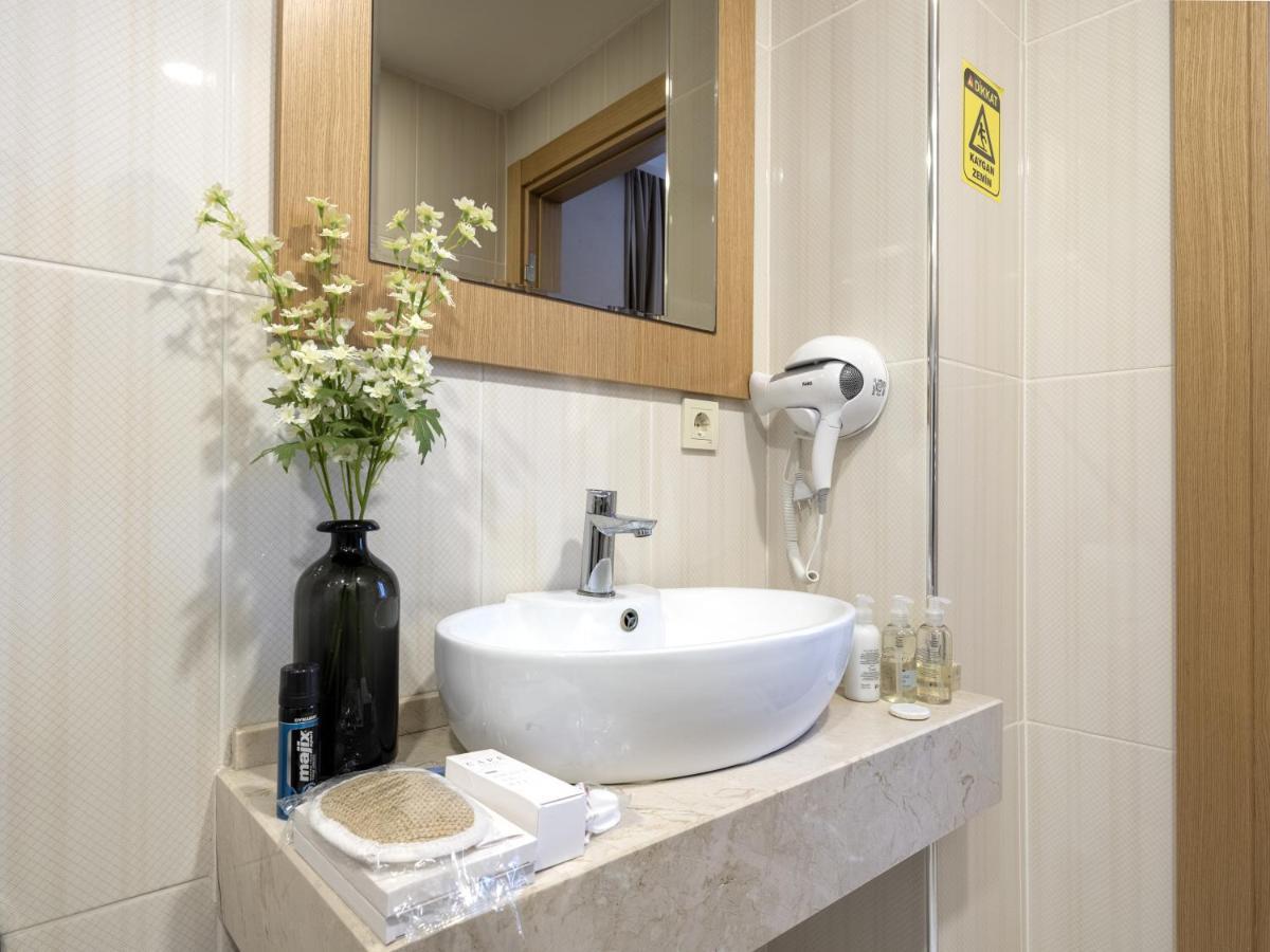 Merlin Hotel Istanbul Bagian luar foto