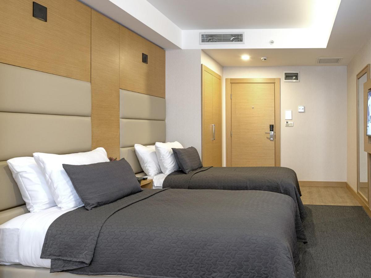 Merlin Hotel Istanbul Bagian luar foto