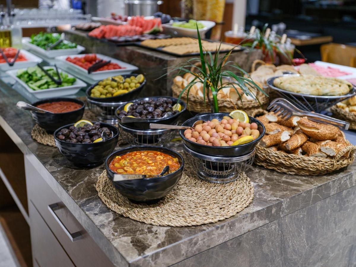 Merlin Hotel Istanbul Bagian luar foto